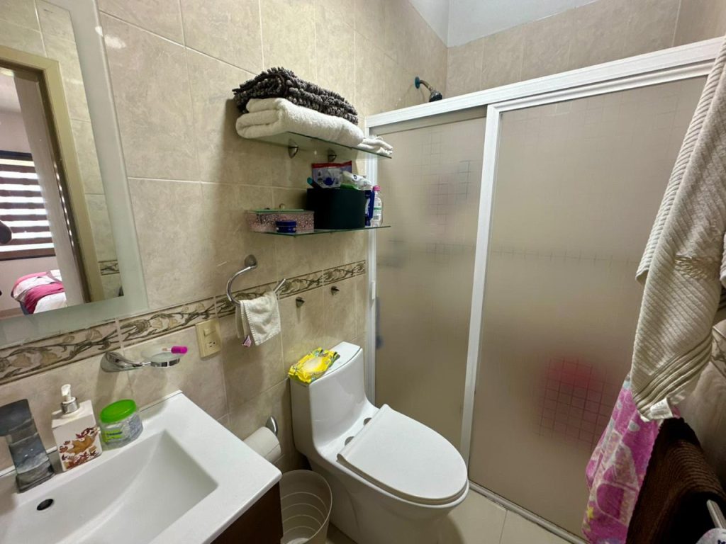 Galería de REAL DE VALDEPEÑAS CASA EN VENTA COTO VALLADOLID CON BUENA UBICACIÓN