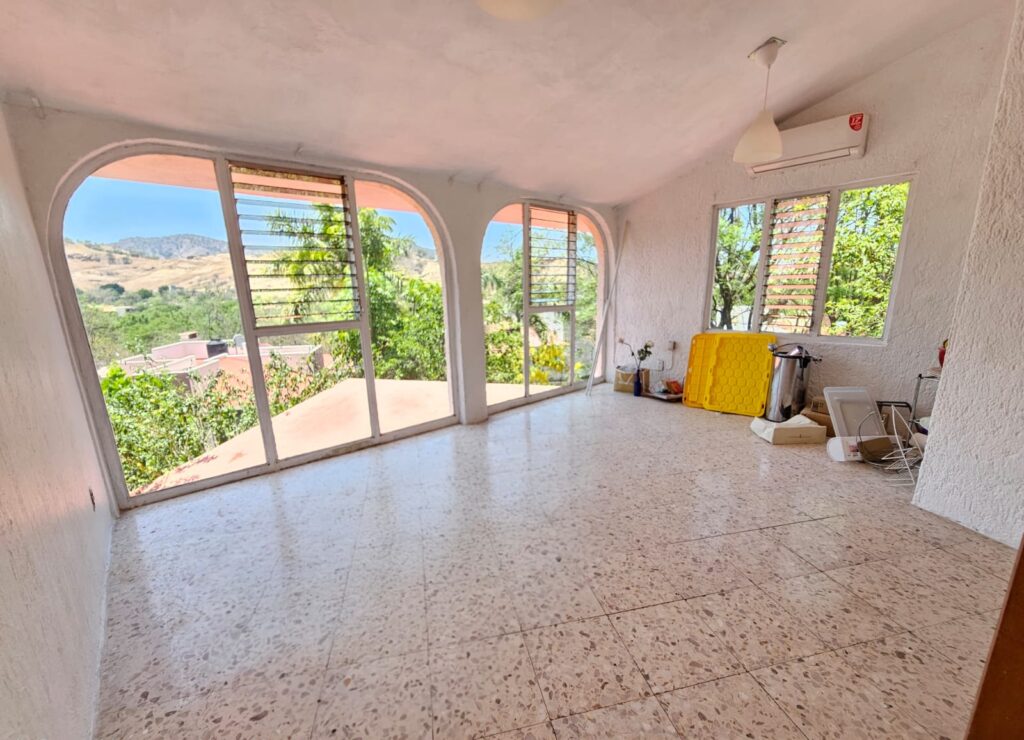 Galería de LAS CAÑADAS CASA EN RENTA CON BUENA UBICACIÓN