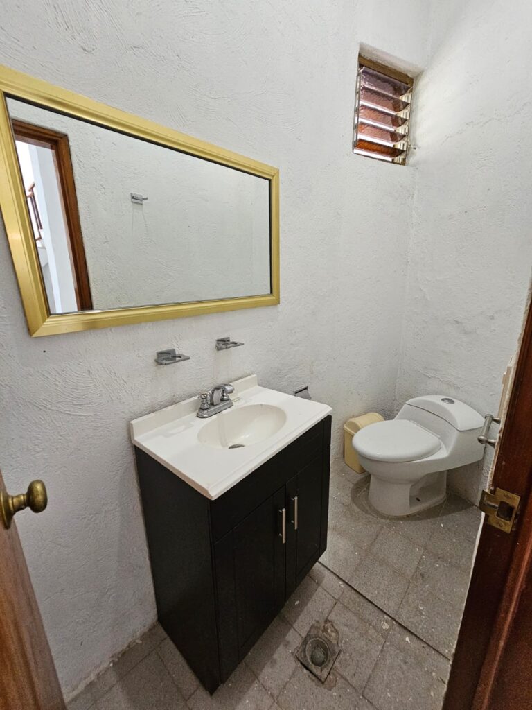 Galería de LAS CAÑADAS CASA EN RENTA CON BUENA UBICACIÓN