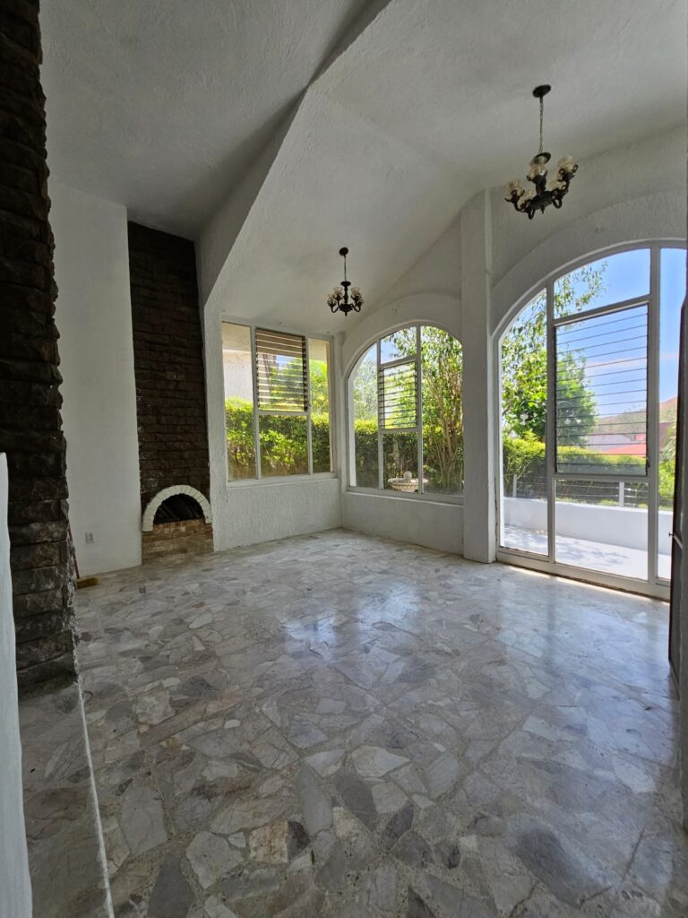 Galería de LAS CAÑADAS CASA EN RENTA CON BUENA UBICACIÓN