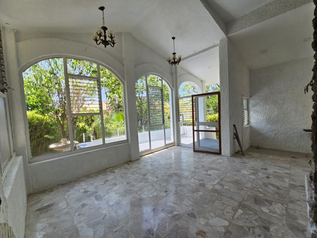 Galería de LAS CAÑADAS CASA EN RENTA CON BUENA UBICACIÓN