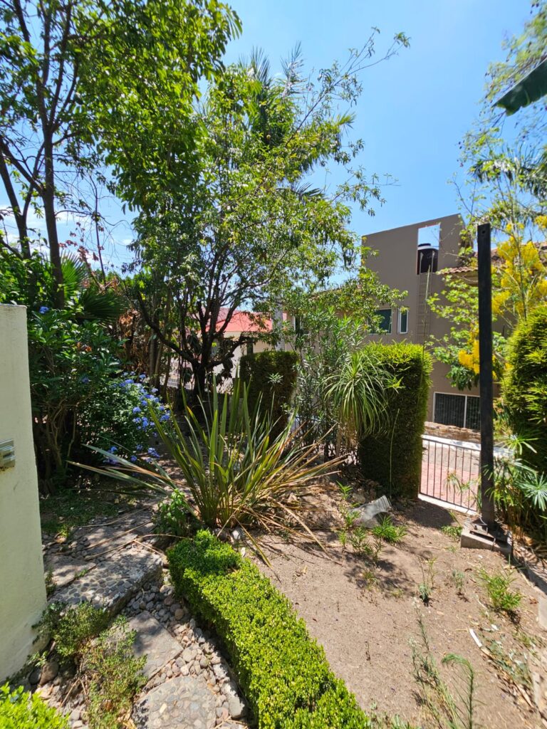 Galería de LAS CAÑADAS CASA EN RENTA CON BUENA UBICACIÓN