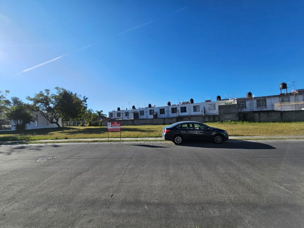 Galería de PRADERAS DEL CENTINELA ZAPOPAN LOTE EN VENTA CON USO MIXTO Y BUENA UBICACION