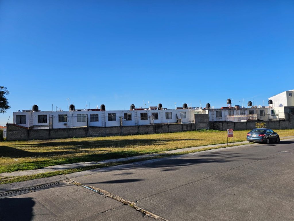 Galería de PRADERAS DEL CENTINELA ZAPOPAN LOTE EN VENTA CON USO MIXTO Y BUENA UBICACION