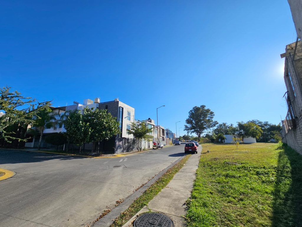 Galería de PRADERAS DEL CENTINELA ZAPOPAN LOTE EN VENTA CON USO MIXTO Y BUENA UBICACION