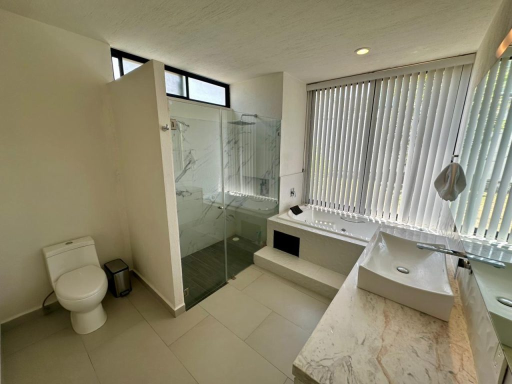 Galería de Las Cañadas Casa en Venta de Una Sola Planta en Coto Abedules