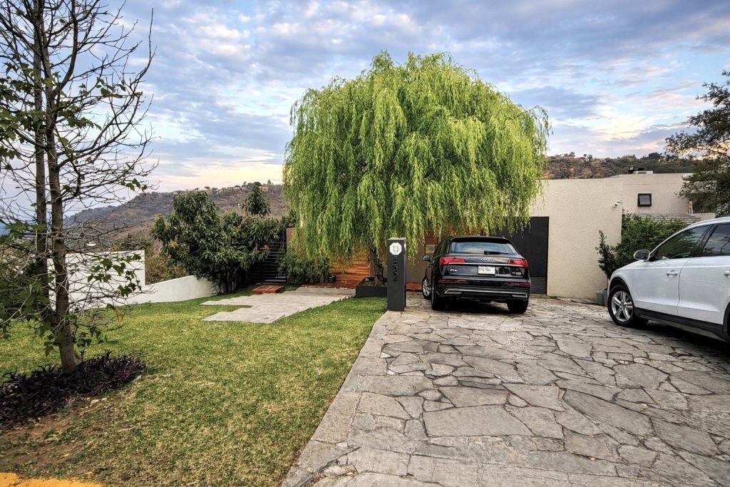 Galería de Las Cañadas Casa en Venta con Espectacular Vista y Alberca