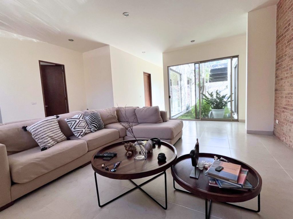 Galería de Las Cañadas Casa en Venta con Espectacular Vista y Alberca