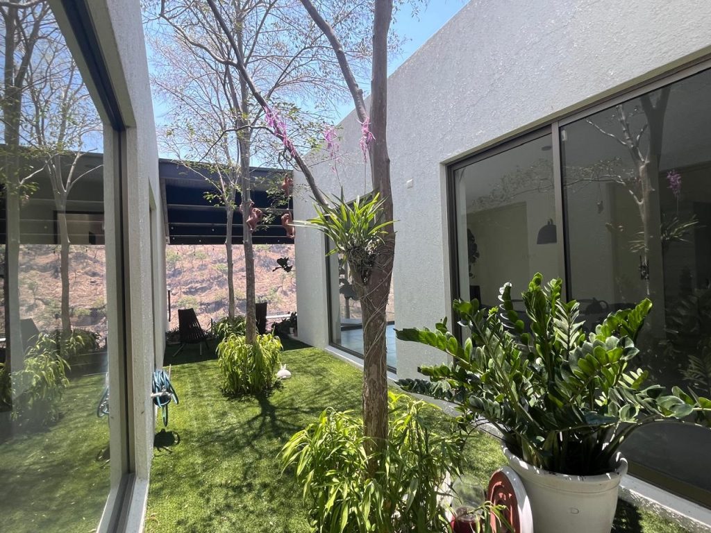 Galería de Las Cañadas Casa en Venta con Espectacular Vista y Alberca