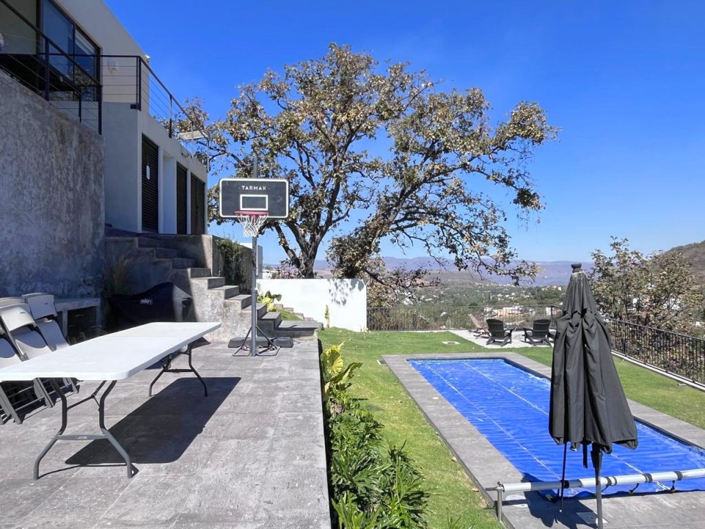 Galería de Las Cañadas Casa en Venta con Espectacular Vista y Alberca