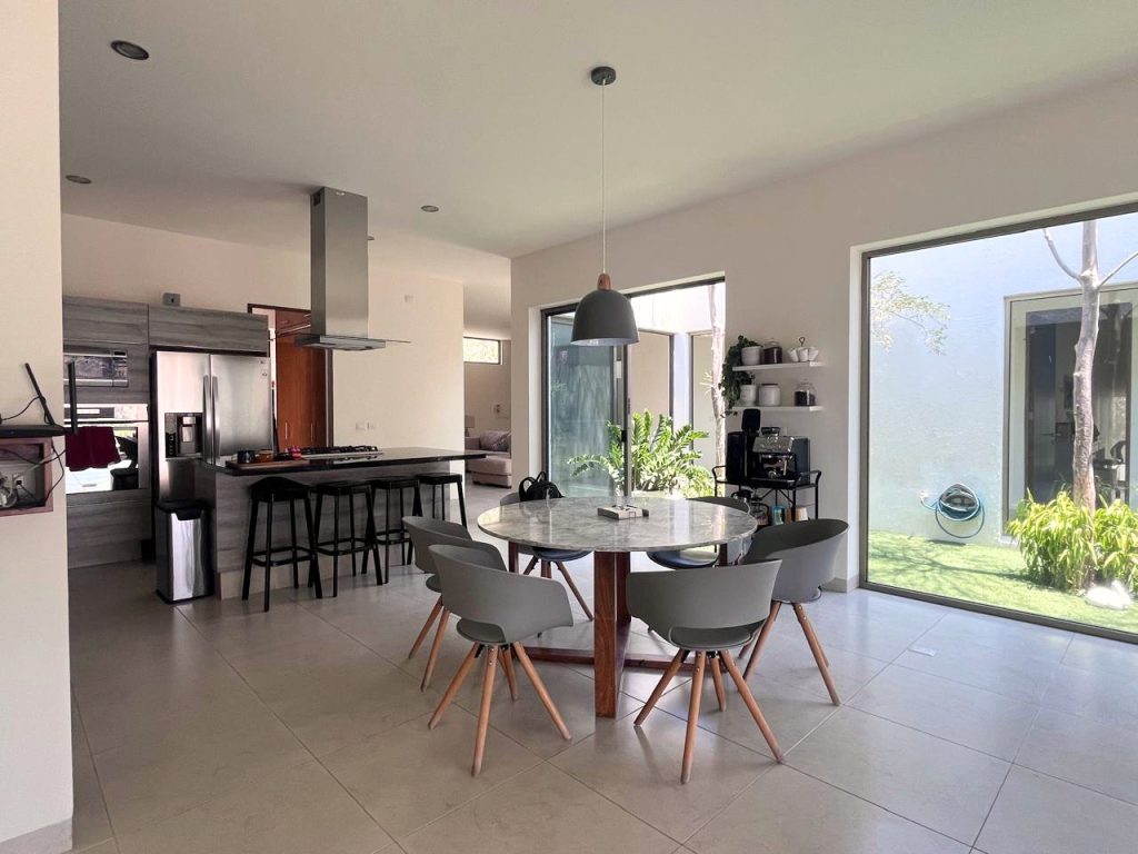 Galería de Las Cañadas Casa en Venta con Espectacular Vista y Alberca