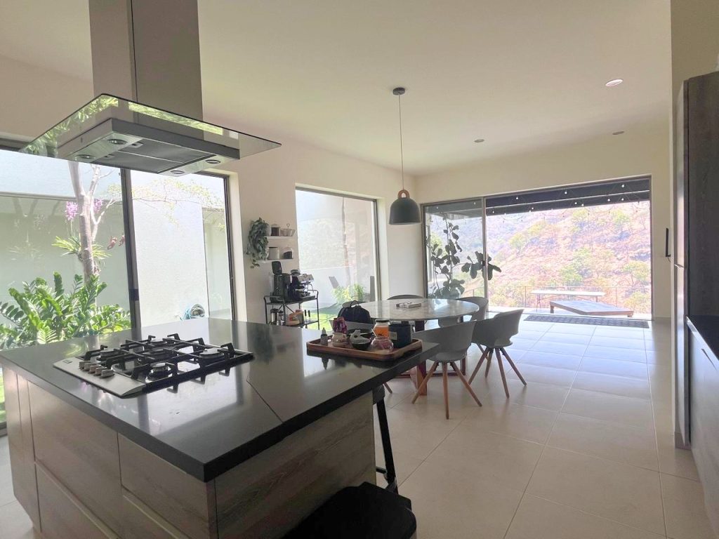 Galería de Las Cañadas Casa en Venta con Espectacular Vista y Alberca