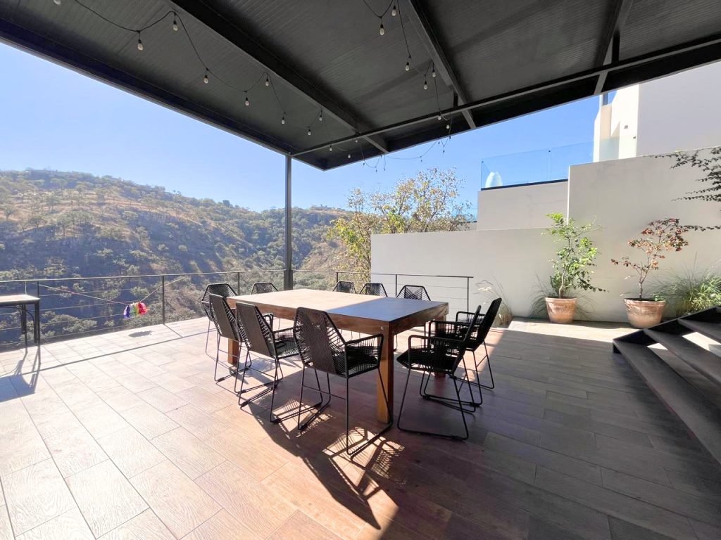 Galería de Las Cañadas Casa en Venta con Espectacular Vista y Alberca