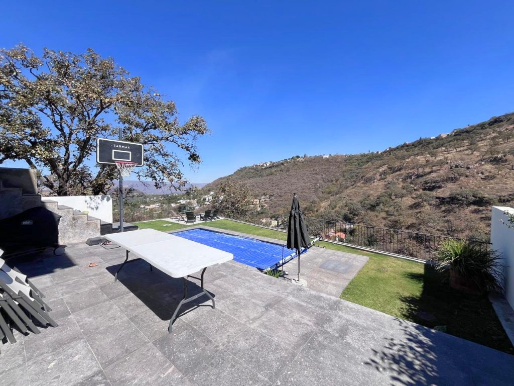 Galería de Las Cañadas Casa en Venta con Espectacular Vista y Alberca