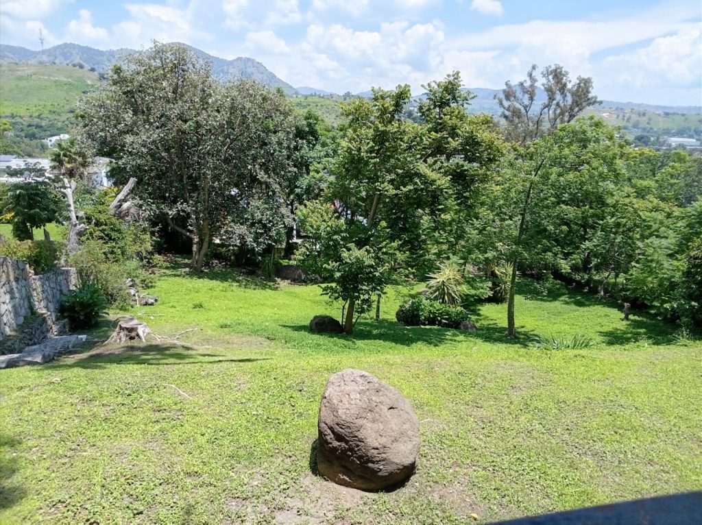 Galería de Las Cañadas Departamento en Renta Amueblado con Terraza, Jardín y Bonita Vista