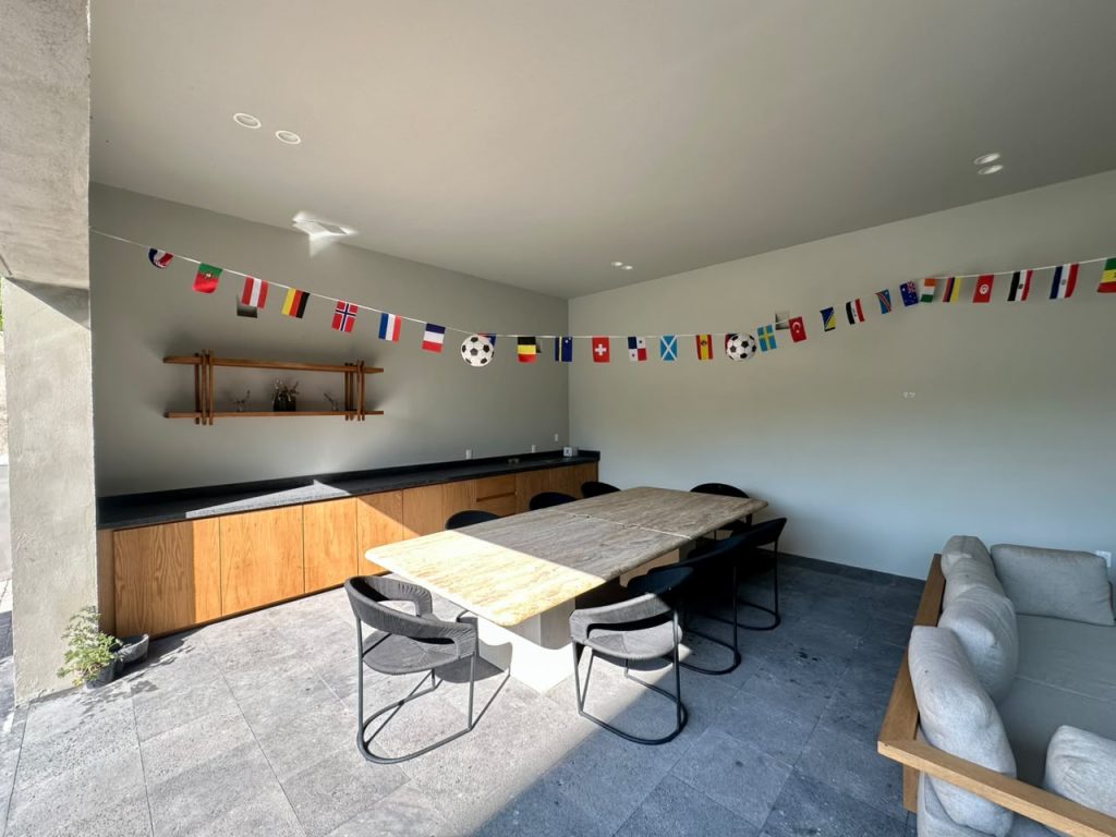 Galería de LAS CAÑADAS CASA EN VENTA NUEVA MODERNISTA CON VISTA AL CAMPO DE GOLF