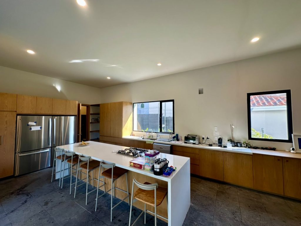 Galería de LAS CAÑADAS CASA EN VENTA NUEVA MODERNISTA CON VISTA AL CAMPO DE GOLF