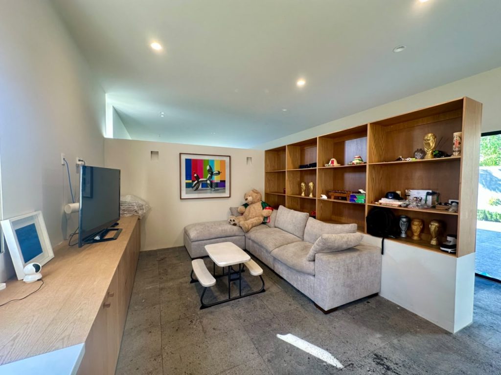 Galería de LAS CAÑADAS CASA EN VENTA NUEVA MODERNISTA CON VISTA AL CAMPO DE GOLF