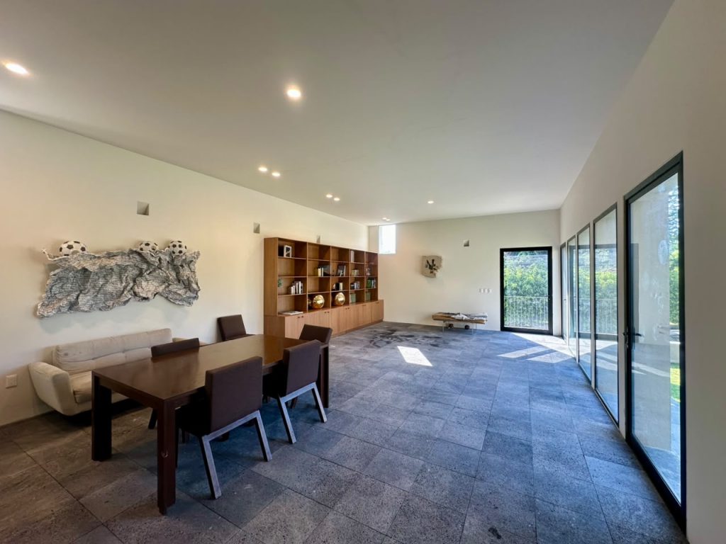 Galería de LAS CAÑADAS CASA EN VENTA NUEVA MODERNISTA CON VISTA AL CAMPO DE GOLF