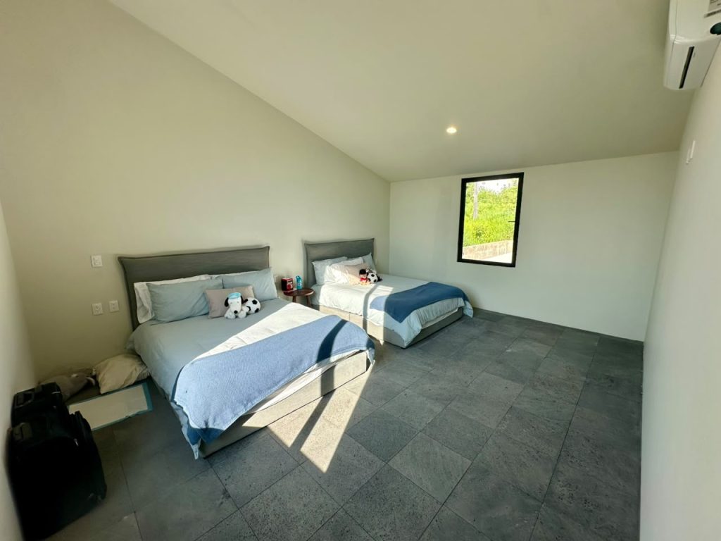 Galería de LAS CAÑADAS CASA EN VENTA NUEVA MODERNISTA CON VISTA AL CAMPO DE GOLF