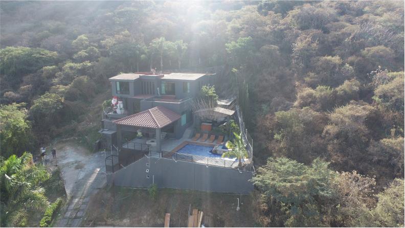 Galería de LAS CAÑADAS CASA EN VENTA CON INCREIBLE VISTA, ALBERCA Y PALAPA