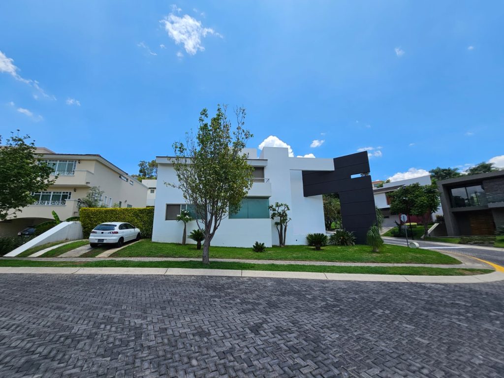 Galería de Las Cañadas Casa en Venta en Coto La Pradera con Elevador