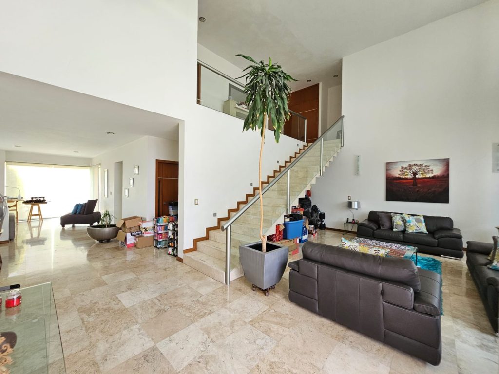 Galería de Las Cañadas Casa en Venta en Coto La Pradera con Elevador