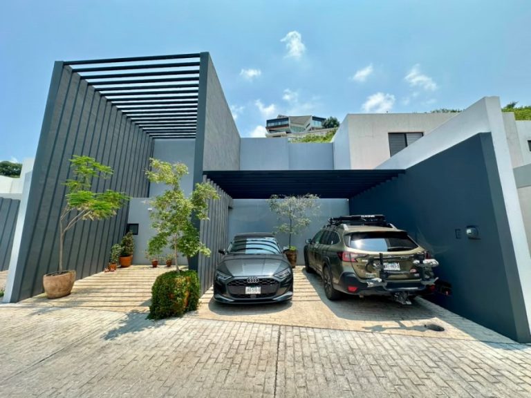 Las Cañadas La Reserva Casa en Venta con Patio Interno y Jardín Amplio