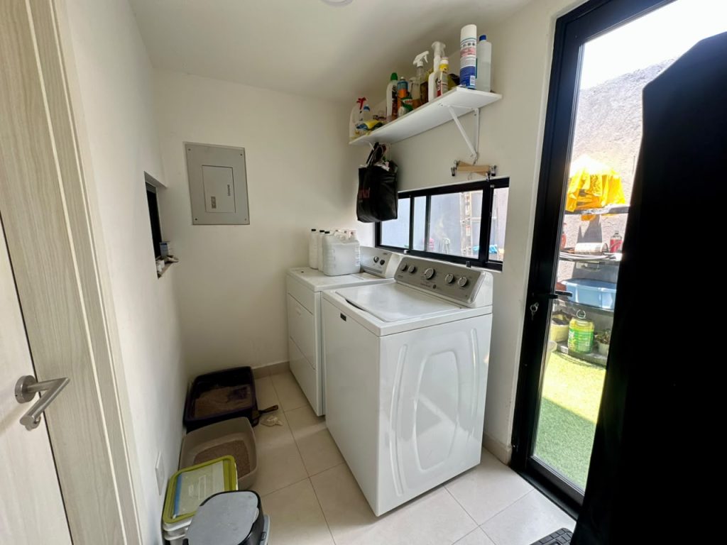 Galería de Las Cañadas La Reserva Casa en Venta con Patio Interno y Jardín Amplio