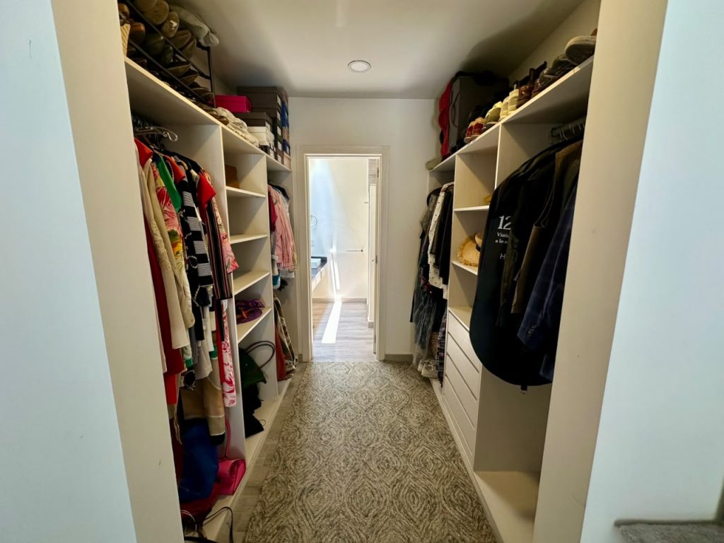 Galería de Las Cañadas La Reserva Casa en Venta con Patio Interno y Jardín Amplio