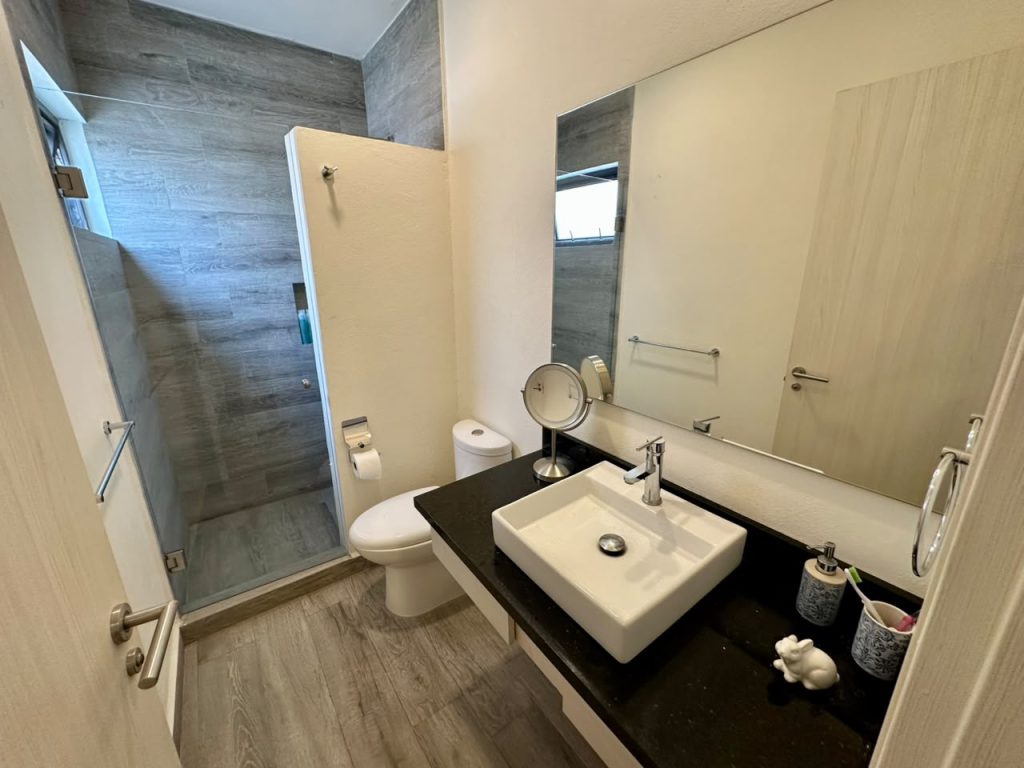 Galería de Las Cañadas La Reserva Casa en Venta con Patio Interno y Jardín Amplio