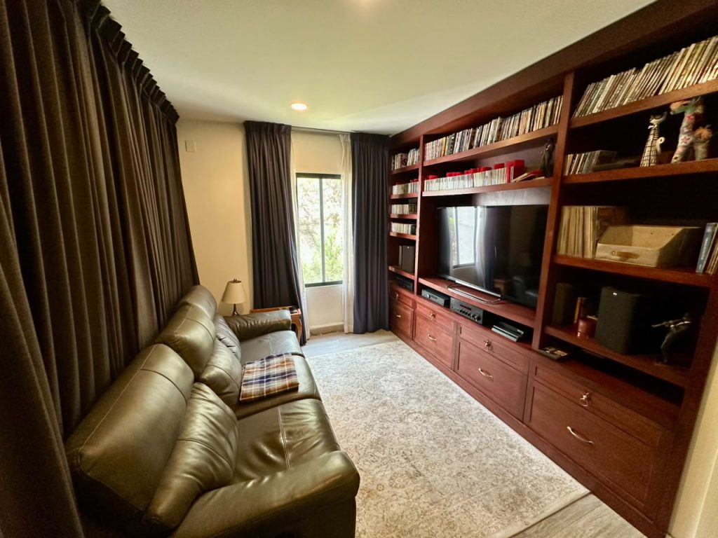 Galería de Las Cañadas La Reserva Casa en Venta con Patio Interno y Jardín Amplio
