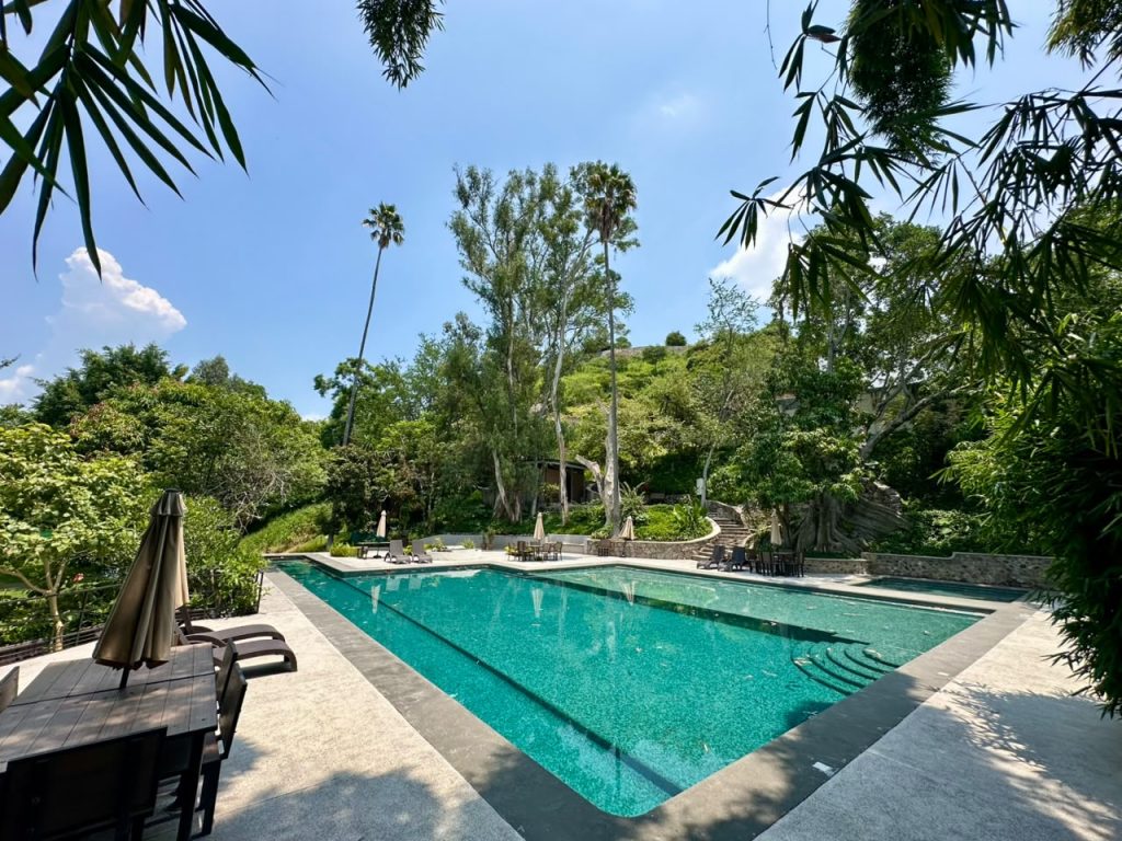 Galería de Las Cañadas La Reserva Casa en Venta con Patio Interno y Jardín Amplio