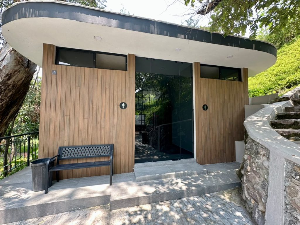 Galería de Las Cañadas La Reserva Casa en Venta con Patio Interno y Jardín Amplio