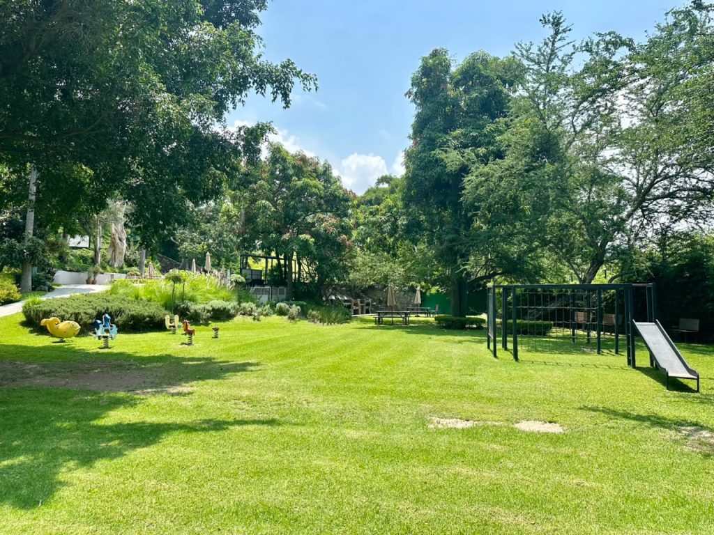 Galería de Las Cañadas La Reserva Casa en Venta con Patio Interno y Jardín Amplio