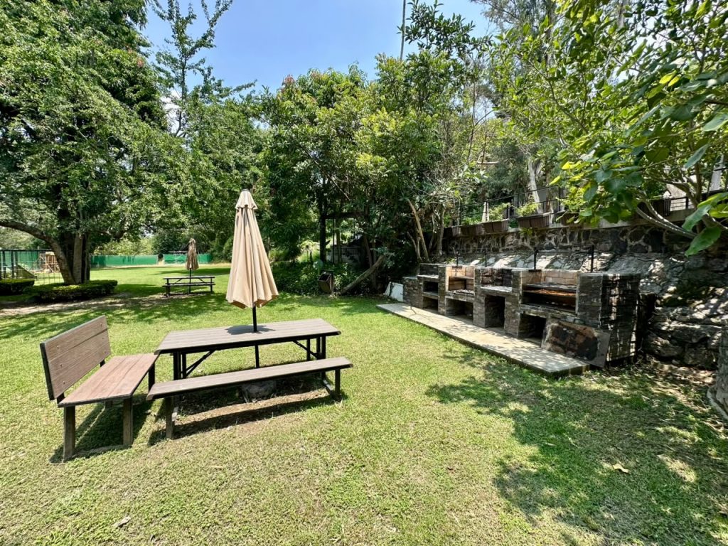 Galería de Las Cañadas La Reserva Casa en Venta con Patio Interno y Jardín Amplio