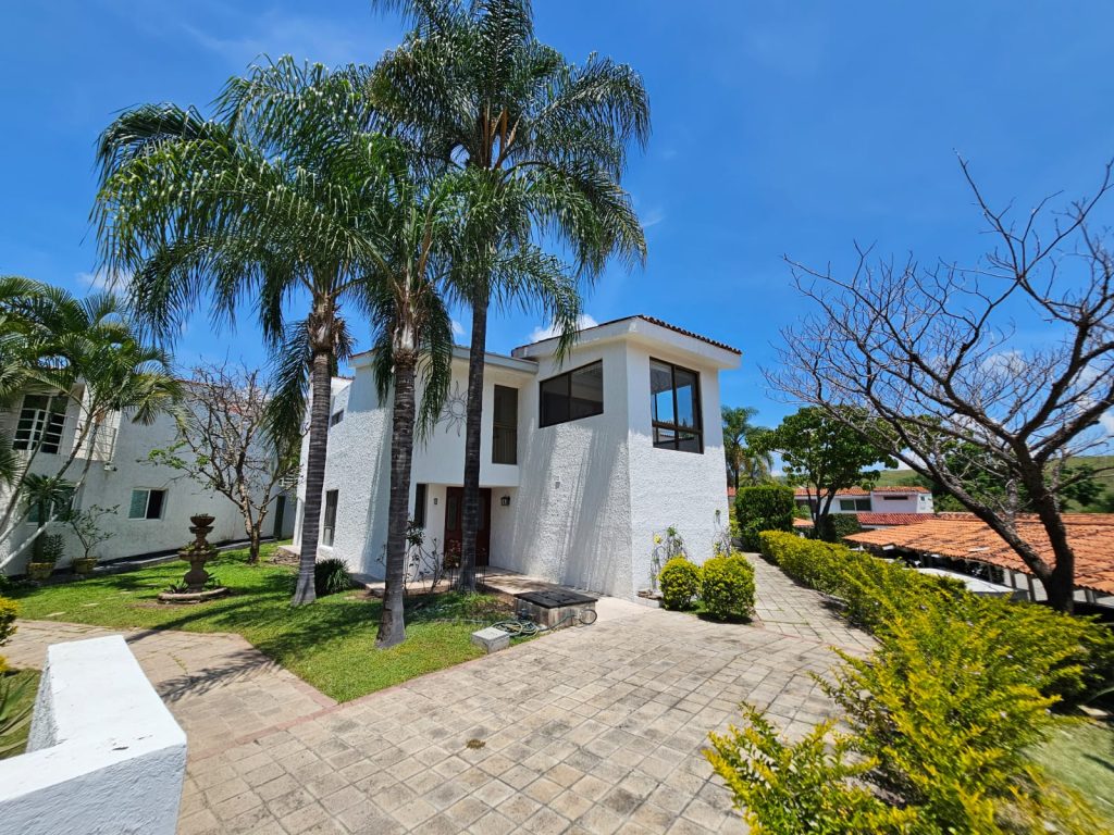 Galería de Las Cañadas Casa en Renta en Coto Privado Con Alberca y Excelente Ubicación
