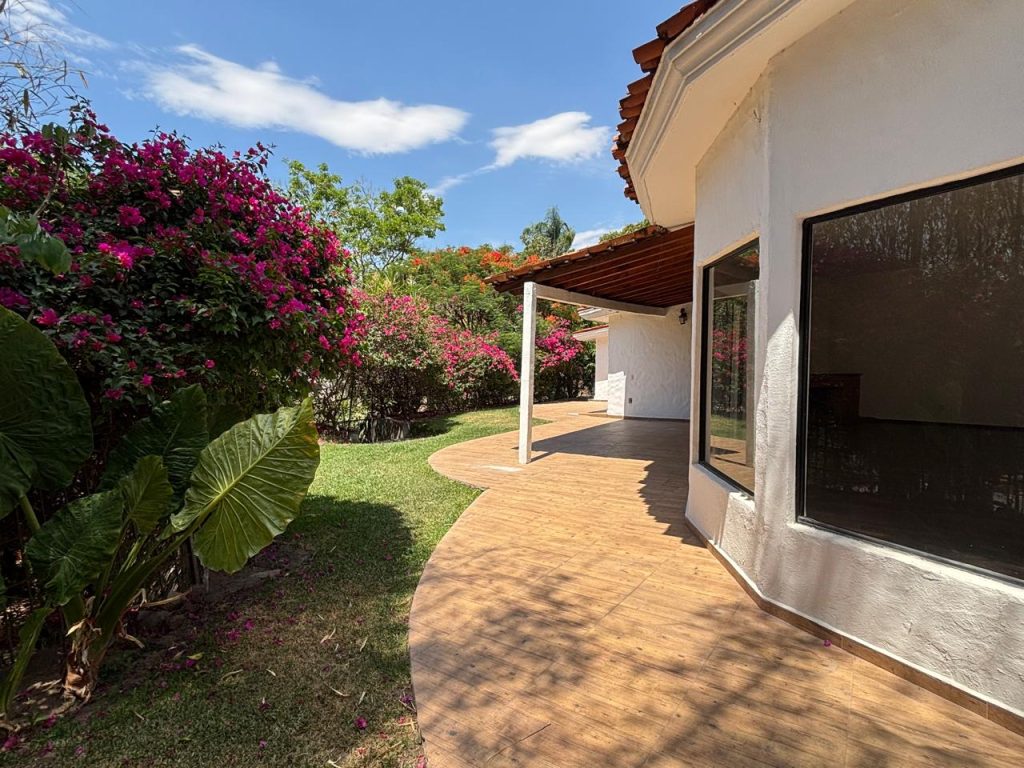 Galería de Las Cañadas Casa en Venta Una Planta con 4 Habitaciones Cerca de Colegio Aleman