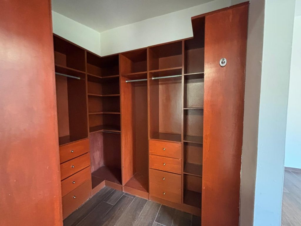 Galería de Las Cañadas Casa en Venta Una Planta con 4 Habitaciones Cerca de Colegio Aleman