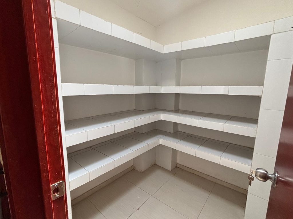 Galería de Las Cañadas Casa en Venta Una Planta con 4 Habitaciones Cerca de Colegio Aleman