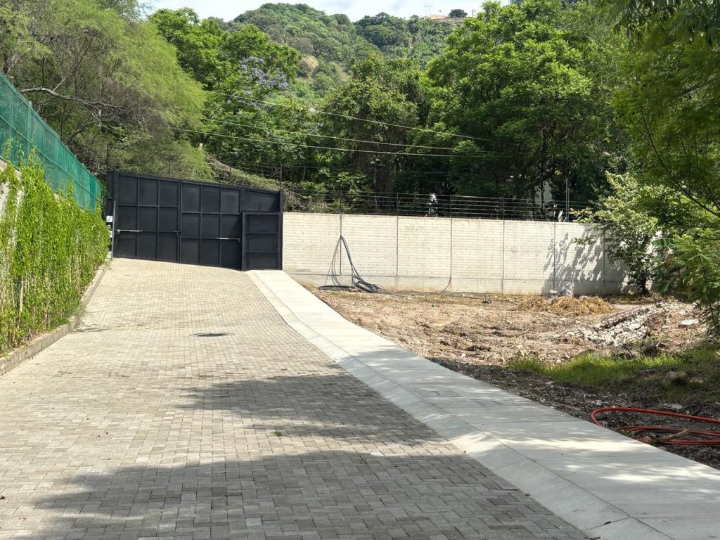Galería de LAS CAÑADAS ÚNICOS 4 LOTES EN VENTA PLANOS EN COTO PRIVADO