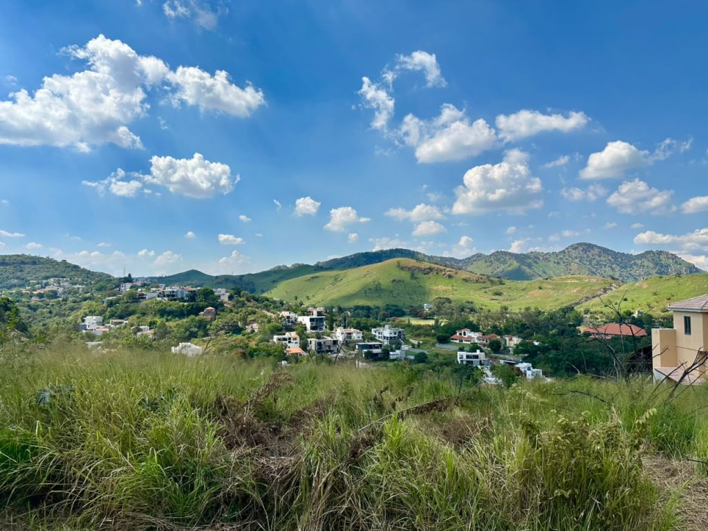 Galería de LAS CAÑADAS LOTE TOTALMENTE APROVECHABLE CON HERMOSA VISTA