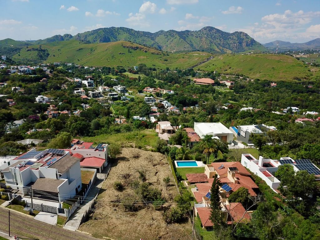 Galería de LAS CAÑADAS LOTE TOTALMENTE APROVECHABLE CON HERMOSA VISTA